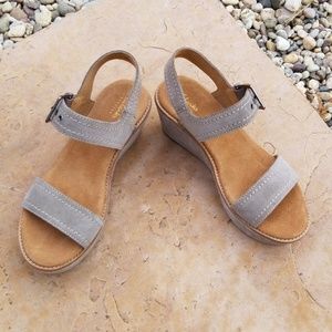 Platform sandals